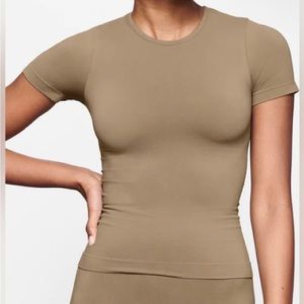 skims soft smoothing seamless shirt
